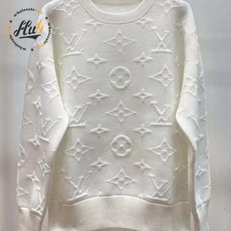 Embossed Pattern Round Neck Long Sleeves
