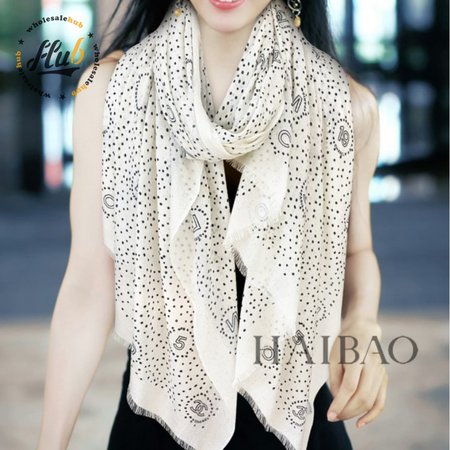 Chanel Cashmere Ecru & Black