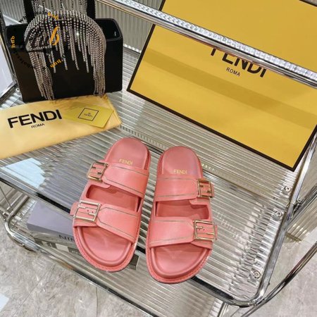 Fendi Feel Pink Leather Sandals